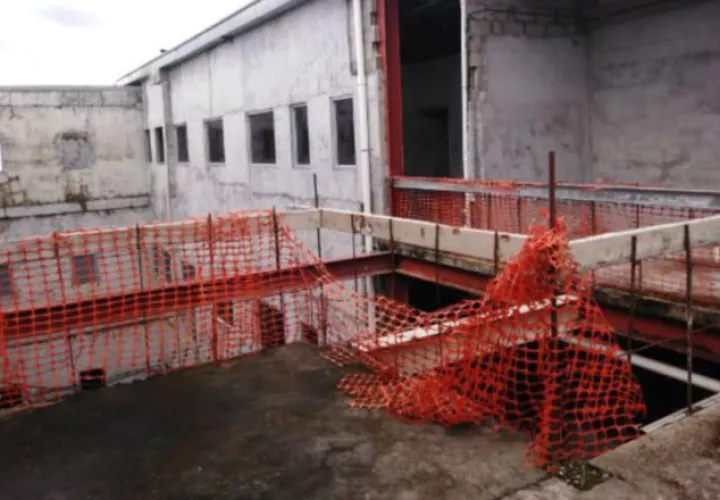 Construcción de la policlínica, la cual se encuentra paralizada.  Archivo
