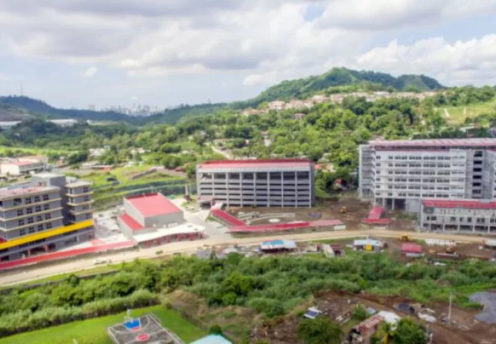Así se encontraba la construcción del centro regional en 2024.  Archivo