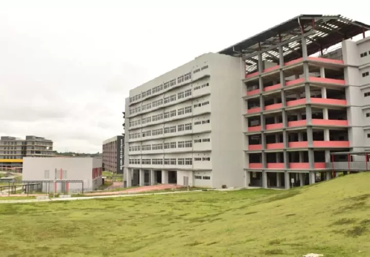 Vista de los edificios que compondrán el centro universitario. Cortesía