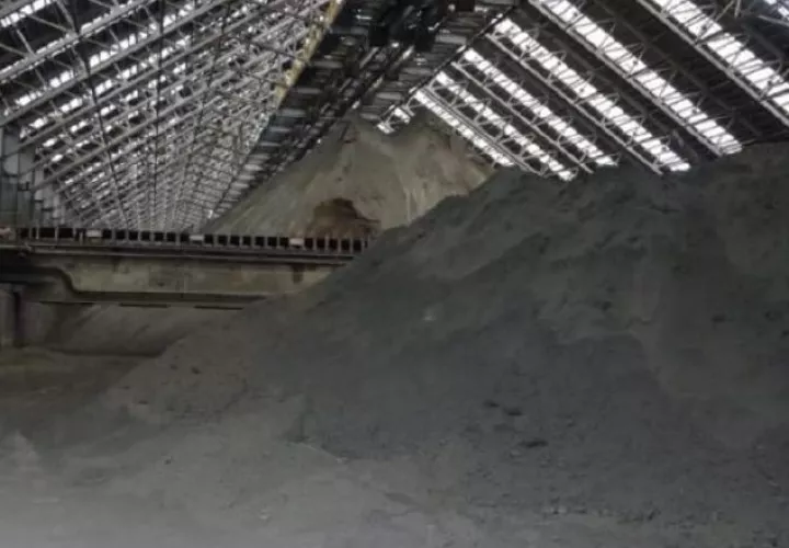 Una de las partes de los minerales que será tratada, exportada y comercializada, se halla en la planta de procesamiento de la mina.  Archivo