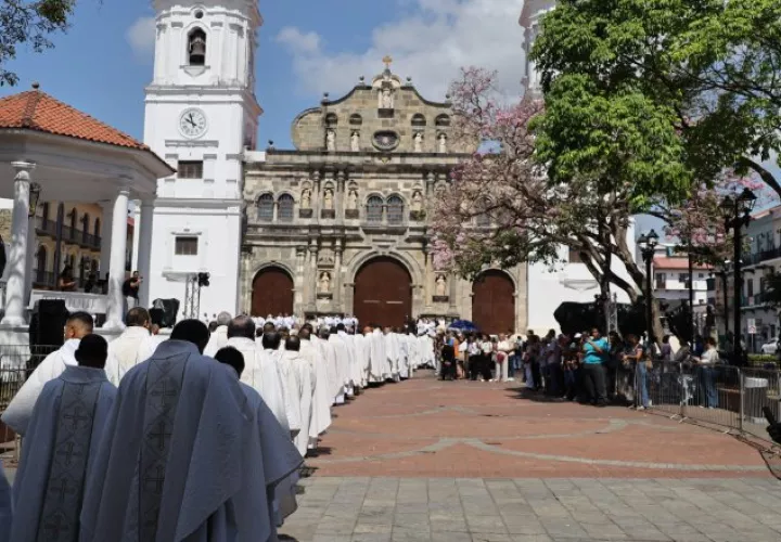 La Misa Crismal, en la que se bendicen los aceites que utilizan los sacerdores y se renuevan los votos forma parte de las celebraciones. Cortesía