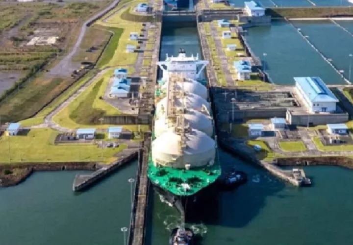 El tercer juegos de esclusas, inaugurado hace 10 años, en junio de 2016, ha permitido que más barcos gaseros crucen el Canal. Cortesía