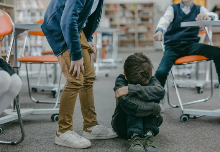 Los padres de familia tienen el papel más importante porque  son los que tienen que observar el comportamiento de sus hijos.  Fotos: Pexels