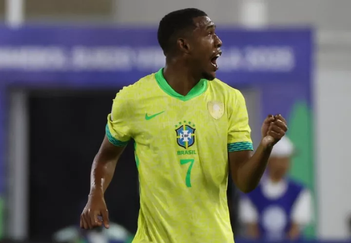 Brasil presenta a Rayan, un joven delantero de 19 años. Foto:EFE