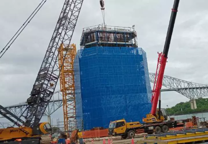 Así luce la construcción de la torre principal de lado este, que alcanza 18 metros de altura. Son 184 metros que se elevará cuando esté lista. Pancho Paz