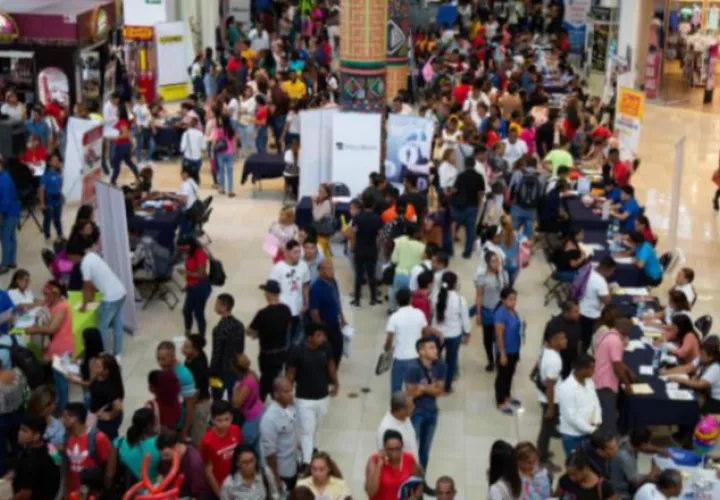 Alrededor de 227,000 personas están desempleadas en el país.  Archivo