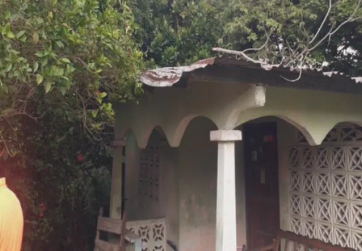 El miércoles se atendió una caída de árbol sobre una vivienda en Altos de San Francisco, La Chorrera.
