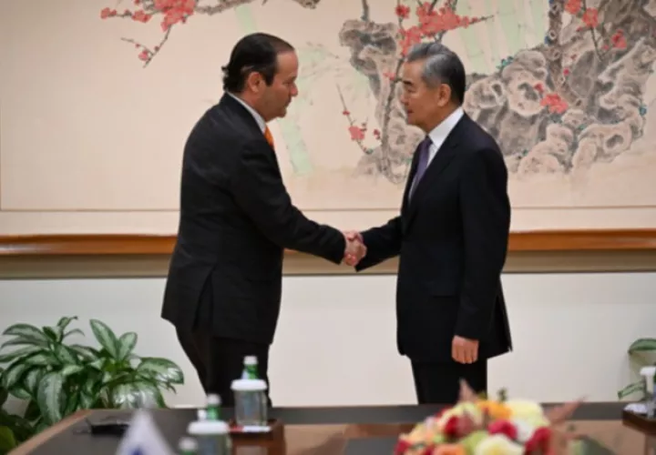 Martínez Acha se reunió con Wang Yi, el pasado 26 de mayo. Cortesía