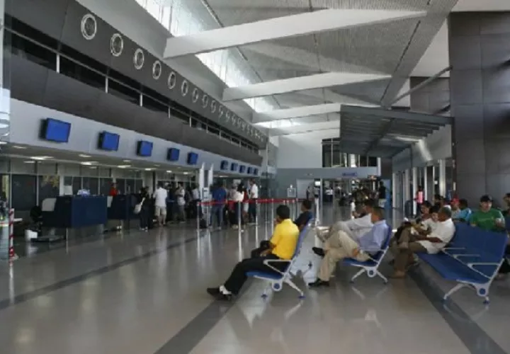 Sala externa del aeropuerto Enrique Malek, ubicado al sur del distrito de David, provincia de Chiriquí y que cuenta con tres aerolíneas.  Archivo