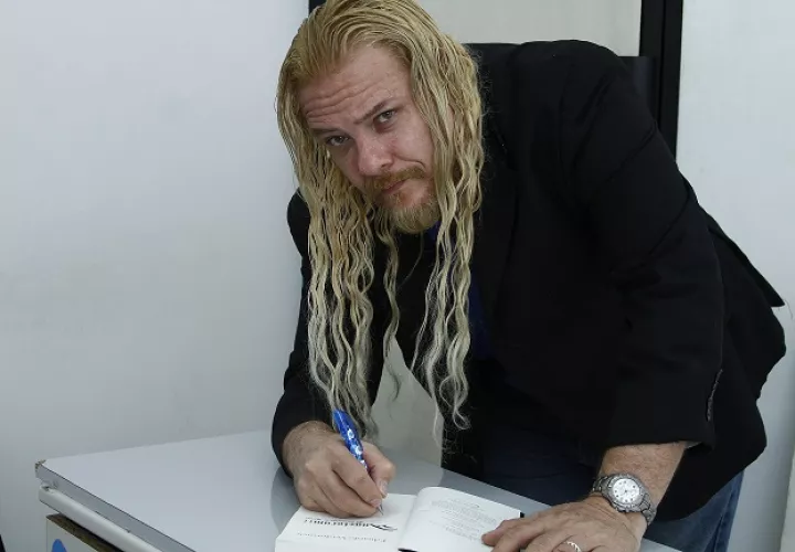 Eduardo Verdurmen participará en el Conversatorio  Creadores de sagas, el 27 de julio en la Biblioteca Nacional junto con Yodalis Puello Coriat y Miguel Esteban. Foto: Panamá América.