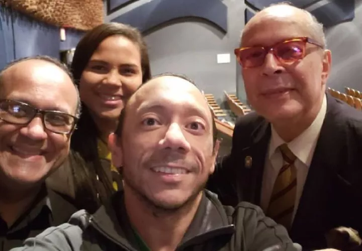 El excelente dramaturgo Abdiel Tapia Espinal, quien este año está llevando al tablado (o es parte del elenco) varios dramas, hace poco estuvo muy ocupado en el Festival Nutriarte, con Ramiro Cárdenas.