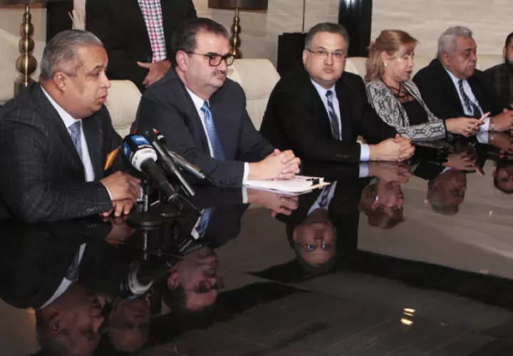 En rueda de prensa, el equipo legal de Martinelli anunció las acciones a tomar.  Foto de Víctor Arosemena
