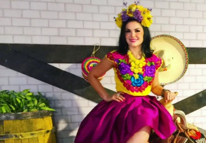 Abril Cervera, conductora de TV Azteca Monterrey. 