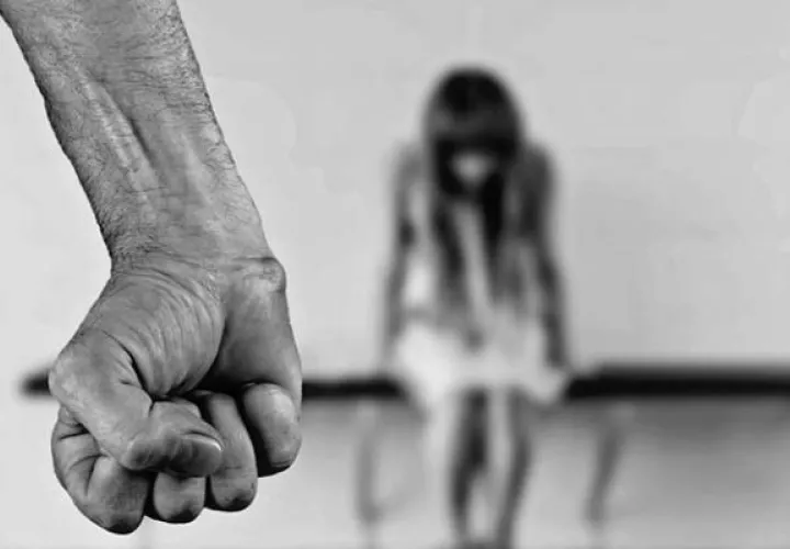 Condenado a 18 años de prisión por abusar de su hija viendo videos de adultos. Foto: Panamá América.