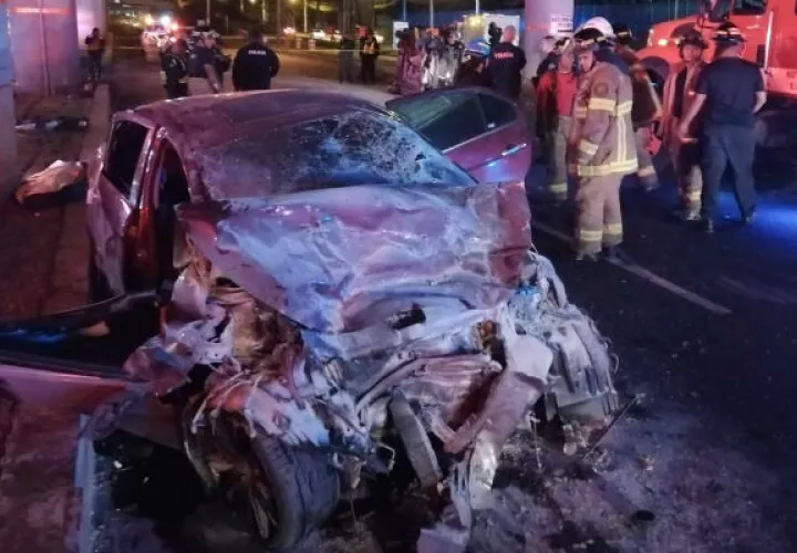 Cinco muertes en un mismo accidente de tránsito. Foto/Bomberos Panamá