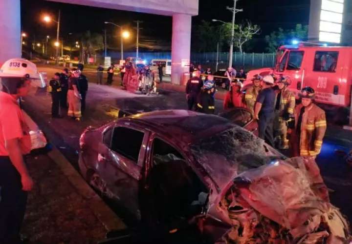 Cinco muertes en un mismo accidente de tránsito. Foto/Bomberos Panamá