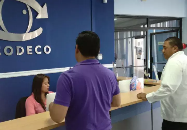 Entre los principales motivos de estas irregularidades, que fueron presentadas por diferentes consumidores y verificadas por el Departamento de Investigación de la ACODECO, se destacan 11 casos por no rectificar el historial. Foto/Acodeco