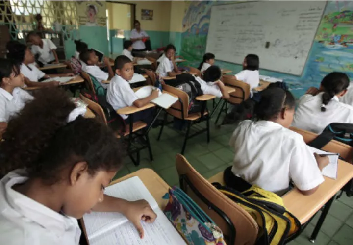 Preocupa a la Acodeco que certificaciones de Meduca a colegios particulares sea por trámite. Archivo