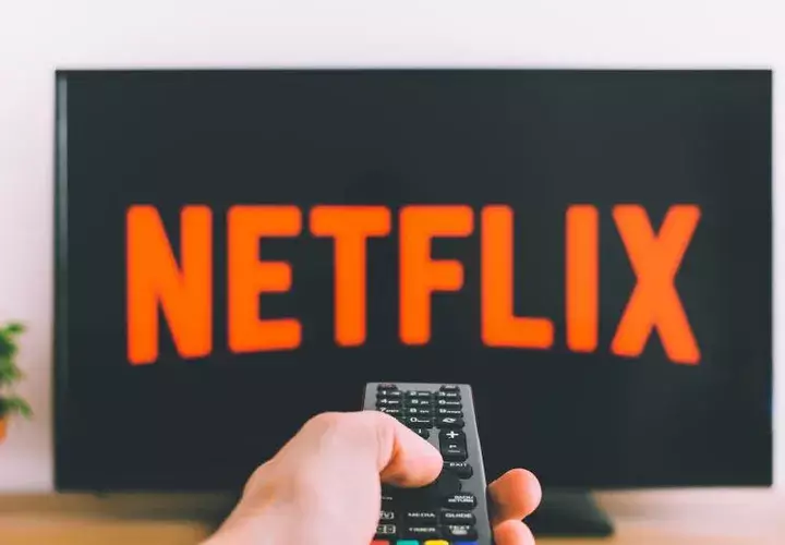 El adicto, de quien se resguardó el nombre, lo primero que hacía por la mañana era encender el televisor para ver series en streaming, hasta que se dio cuenta que ya no tenía autocontrol. 
