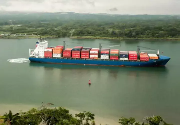 Para transitar el Canal de Panamá de océano a océano un buque demora entre 8 y 10 horas. Foto: Canal de Panamá