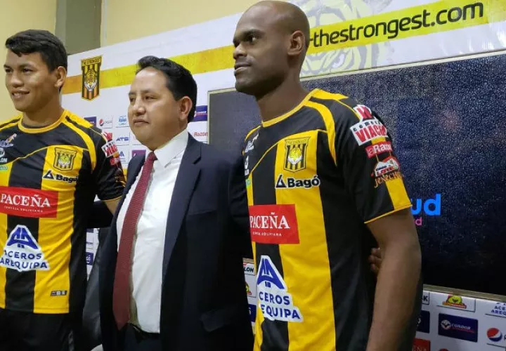 Adolfo Machado con la casaca del Tigre. Foto The Strongest