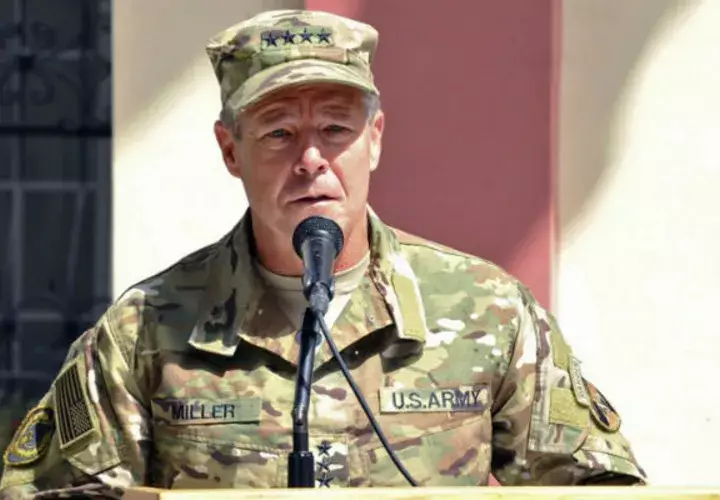  El comandante de la OTAN, teniente general Austin "Scott" Miller, salió ileso. Foto: AP.