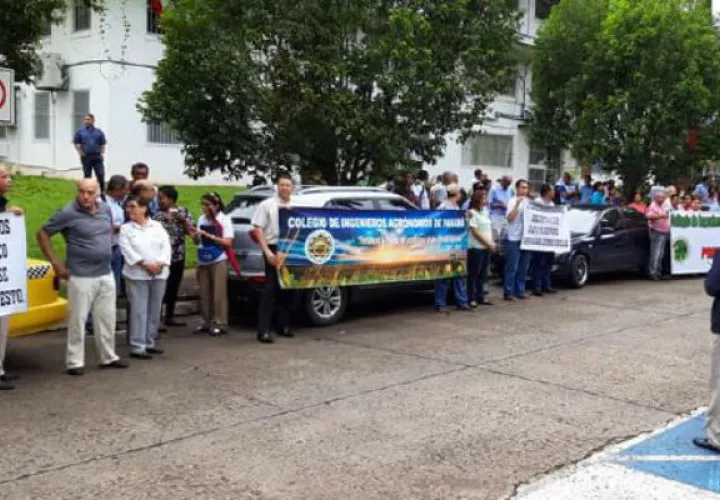 Protestaron ayer frente al Ministerio de Desarrollo Agropecuario en Curundú. /Foto Cortesía