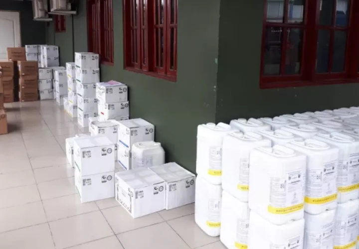 Durante el decomiso del producto cinco ciudadanos fueron retenidos entre ellos tres ciudadanos ticos y dos panameños, quienes fueron remitidos a la Dirección de Fiscalización Aduanera. Foto/Mayra Madrid