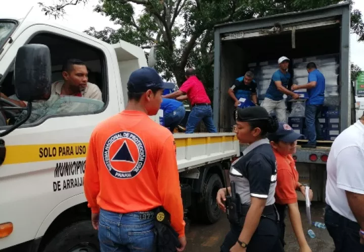 Omar Smith, director del Sistema Nacional de Protección Civil (Sinaproc) se mantendrá la distribución de agua embotellada y con los carros cisternas. FOTO/Eric Montenegro