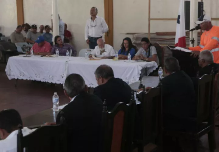 Residentes mostraron su preocupación a las autoridades. Víctor Arosemena