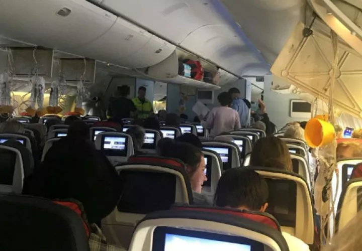 La turbulencia sucedió a 10.973 metros (36.000 pies) de altura a unos 966 kilómetros (600 millas) al suroeste de Honolulu, dijo el vocero de la Administración Federal de Aviación de Estados Unidos, Ian Gregor.