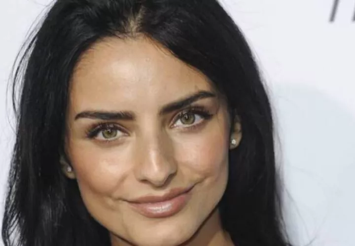 Aislinn Derbez. 
