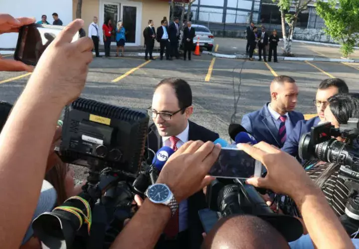 Alberto Alemán, Jefe negociador del TLC con China habla a los medios. Cortesía