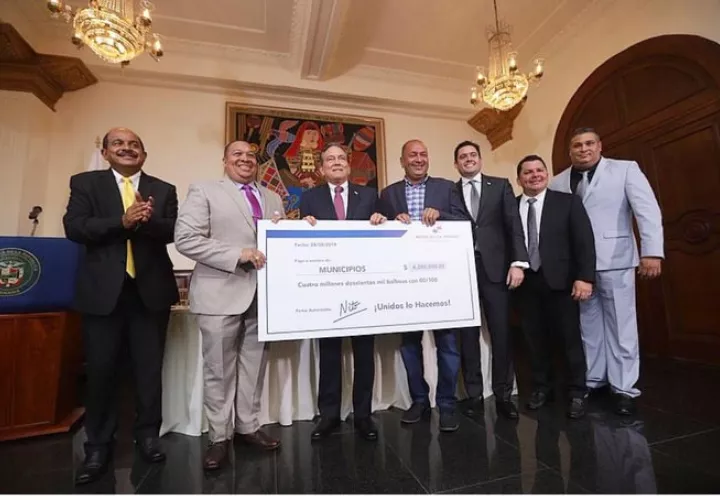 El alcalde del distrito de Colón Alex Lee devengará un total de 14 mil 300 dólares al mes. Foto: Panamá América.