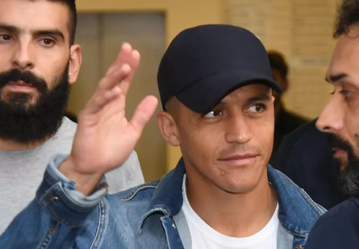 Alexis Sánchez a su legada a Italia Foto AP