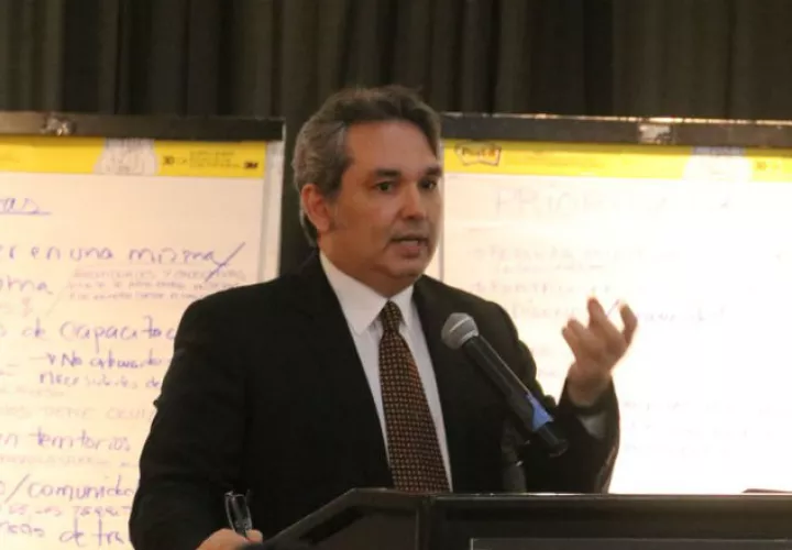 Alfredo Castillero Hoyos fue escogido por la Asamblea Nacional como defensor del pueblo el 30 de marzo de 2016.