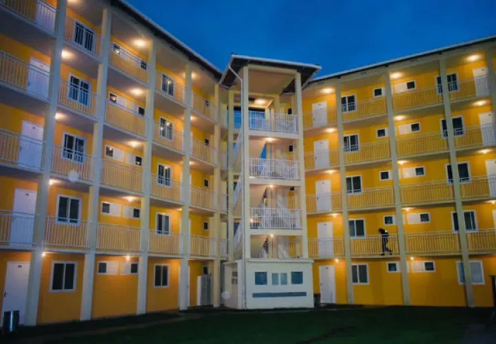 Para la señora Noreida Morris de 66 años de edad, definitivamente los apartamentos son pequeños, donde sus muebles no van a entrar, “pero es esto o seguir viviendo en los caseronos viejos”, indicó.