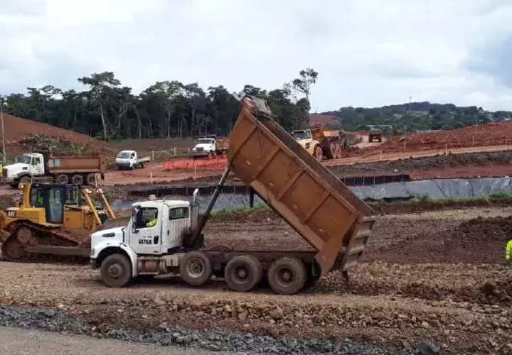 Hasta la fecha la obra de ocho carriles en Arraiján tiene  un avance del 11%. /Foto Víctor Arosemena