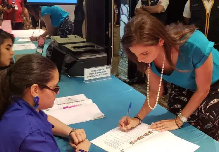 Ana Giselle Rosas también es secretaria de la Mujer del partido Cambio Democrático (CD).  /Foto Twitter