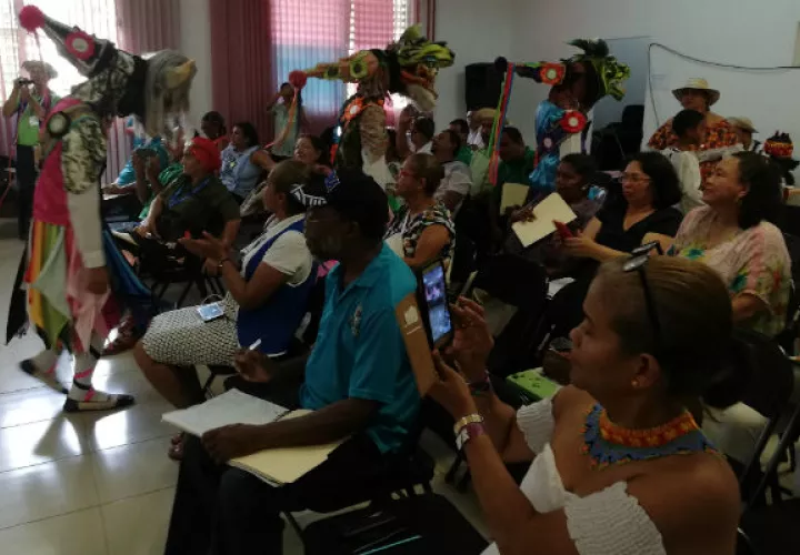 Instructores y docentes de Folclor panameño  miembros de Anadifolkpa. Foto/Miriam Lasso