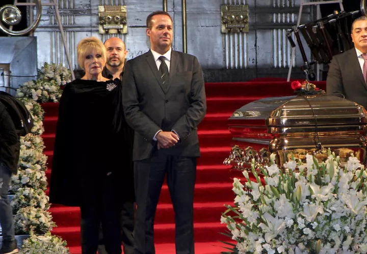 Anel Noreña en el homenaje de José José. Foto: EFE