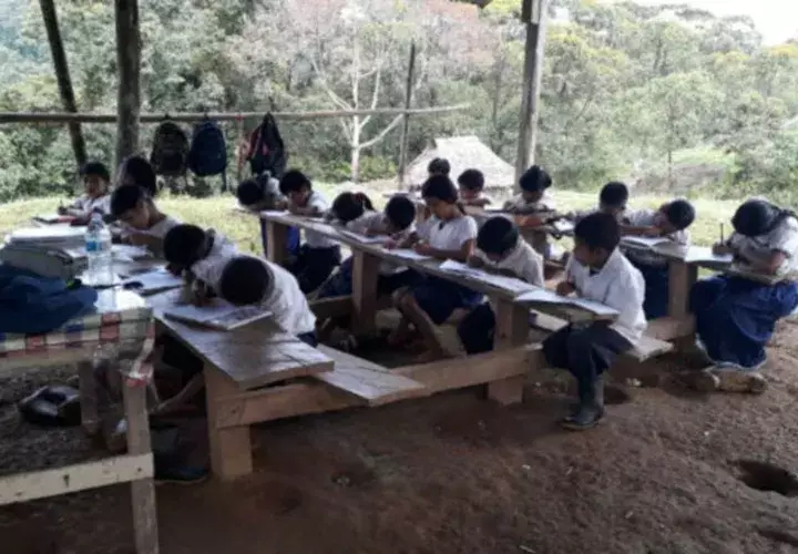 Los maestros deben acercarse a las regionales de Educación. Foto: Panamá América