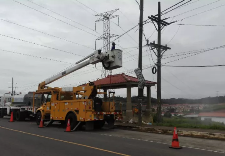  La empresa eléctrica Naturgy Panamá S.A., lo atribuye a la  contaminación de las redes por lluvia. Foto: Eric A. Montenegro.