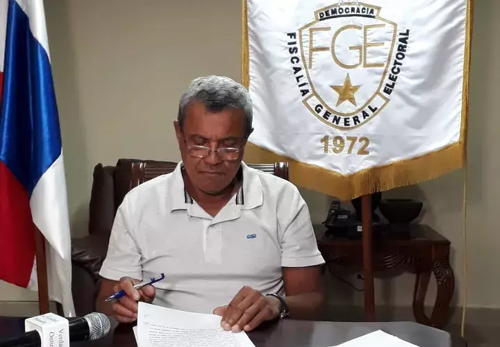 El fiscal electoral Eduardo Peñaloza aclara que su posición está basada en el respeto a las leyes y no por afinidades de tipo política.