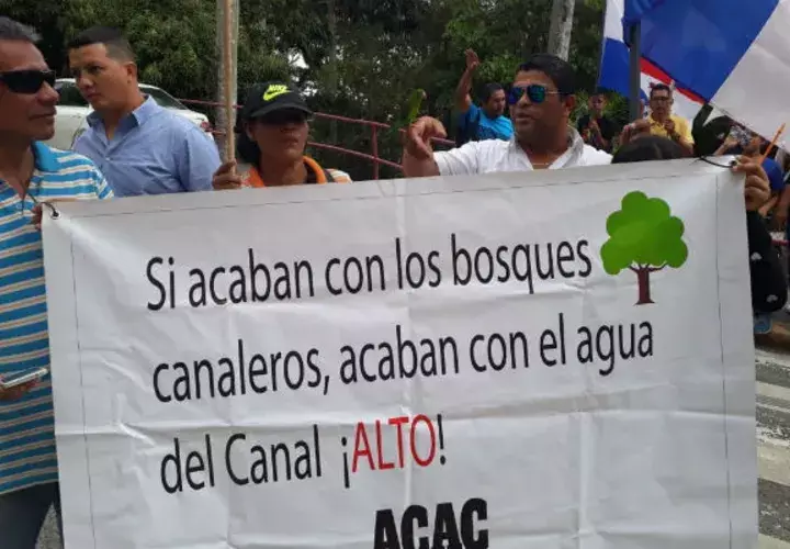 Los residentes protestaron pacíficamente. 