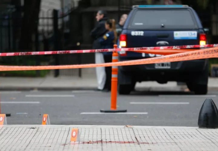 Tras recibir un aviso, hasta el lugar del suceso acudieron dos ambulancias, que trasladaron a los heridos al Hospital General de Agudos José María Ramos Mejía.