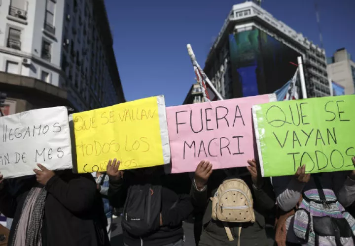 Rechazan que prioridad sea el pago de la deuda externa. Foto: AP