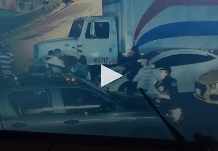 Un sujeto intentó herir con un arma blanca a un agente de la Policía Nacional en San Miguelito. 