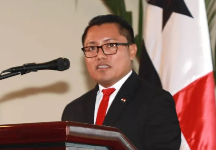 Arquesio Arias es el  presidente de la Comisión de Población, Ambiente y Desarrollo de la Asamblea Nacional. 