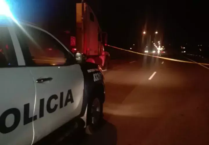 El tránsito de vehículos hacia el interior del país, fue paralizado.